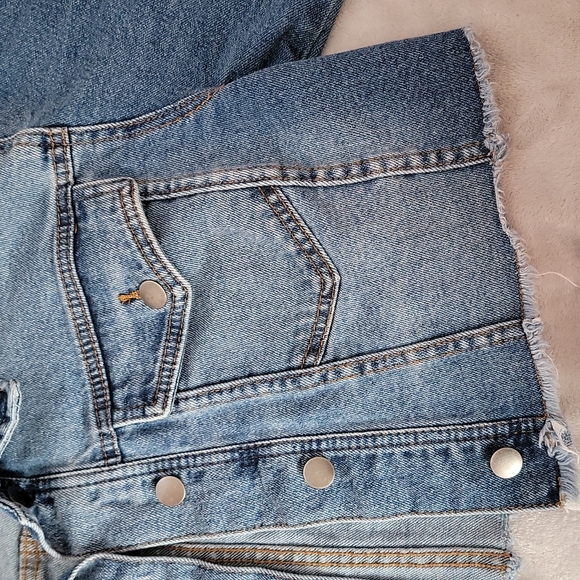 NWOT Wild Fable Cropped Denim Jacket - Picture 3 of 8